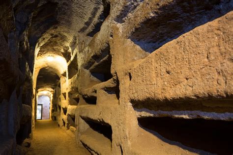 De Catacomben van San Callisto: Een Onverwachte Reis Doorheen de Geschiedenis!