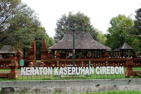 Keraton Kasepuhan! Een Koninklijke Reis Door de Tijd in Cirebon