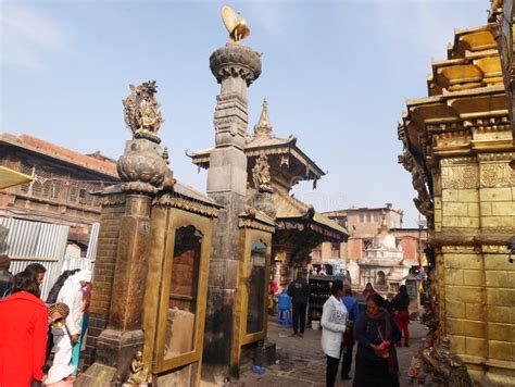  De Gouden Tempel: Een Schrijnend Mooi Monument voor Bozhou's Geestelijke Glorie!