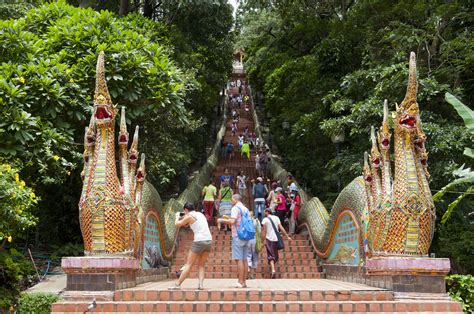  De X-treme Wat Phra That Doi Suthep: Ontdek een Goudkleurig Paradijs Boven Chiang Mai!