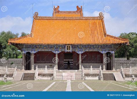  Het Mausoleum van de Qing Dynastieke Keizer Qianlong: Een Reis door Tijd en Pracht!